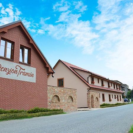 Penzion Tramin Valtice Exterior photo