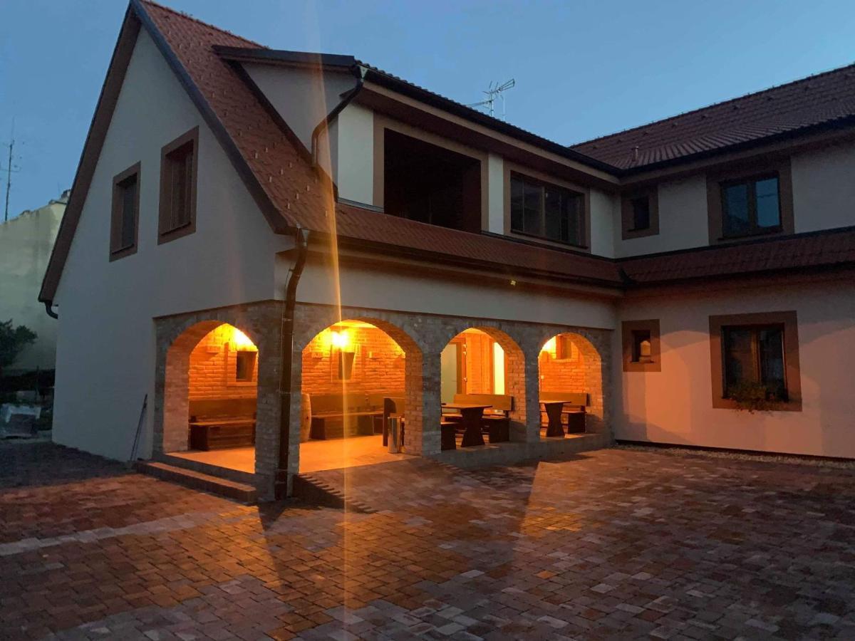Penzion Tramin Valtice Exterior photo