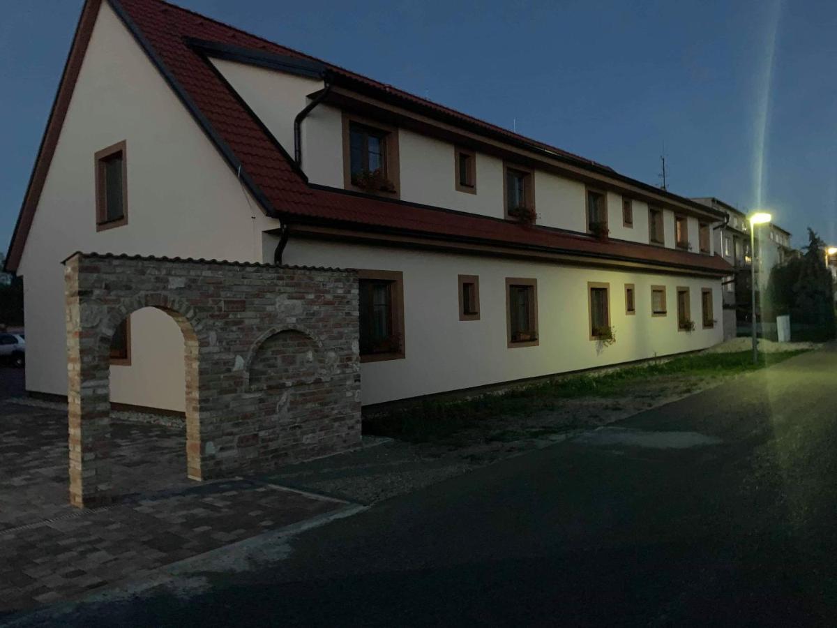 Penzion Tramin Valtice Exterior photo