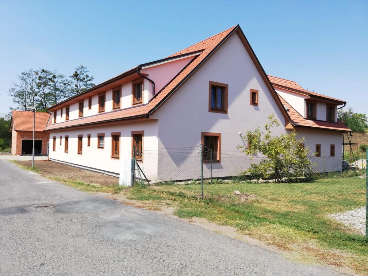 Penzion Tramin Valtice Exterior photo