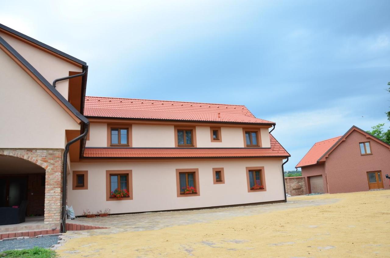 Penzion Tramin Valtice Exterior photo
